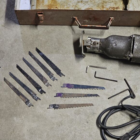 VTG Black & Decker No. 682 6-Speed Heavy Duty Saber Saw Reciprocating w/ Blades - Picture 2 of 15